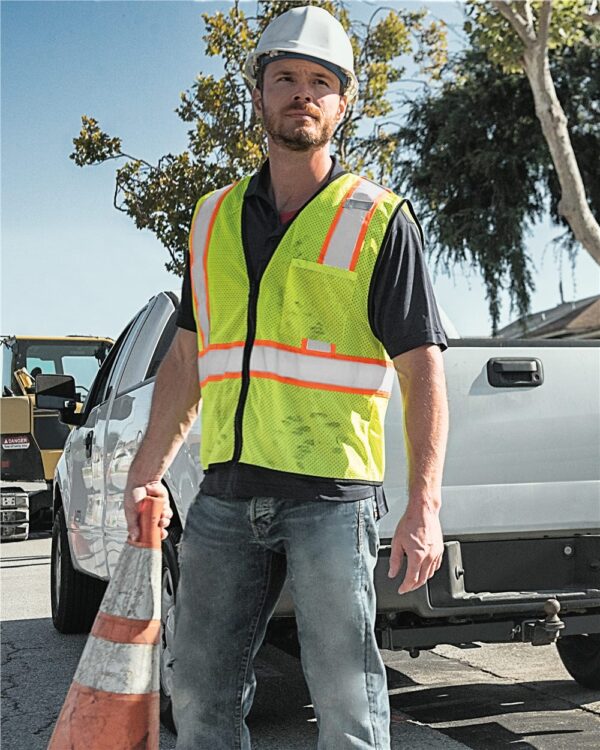 Construction worker wearing lime ML Kishigo Economy Vest with Contrast-Color Zippered Front -1527-1528