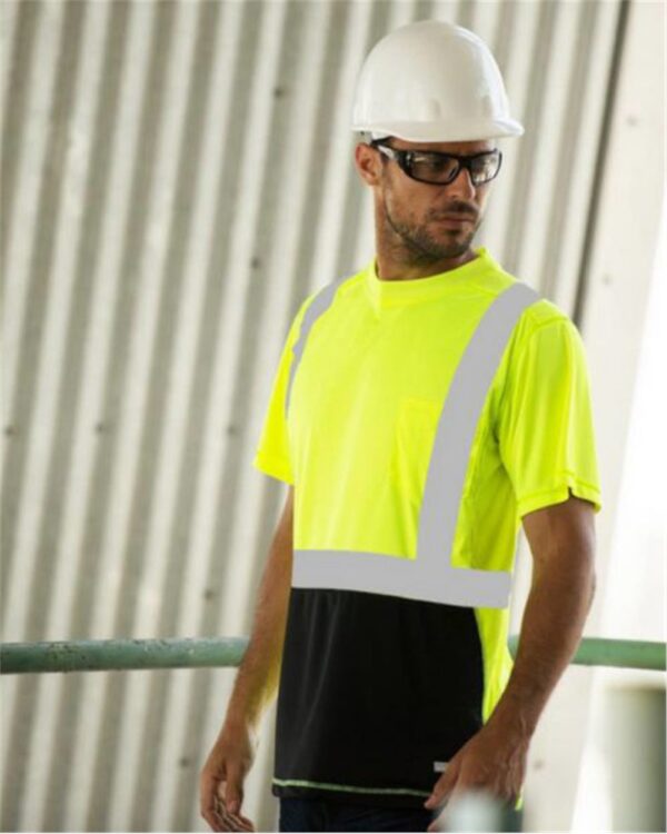 Construction worker wearing lime ML Kishigo Black Bottom Class 2 T-Shirt 9162